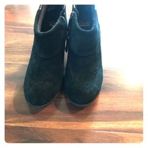 Women’s Clark’s side zip black ankle booties